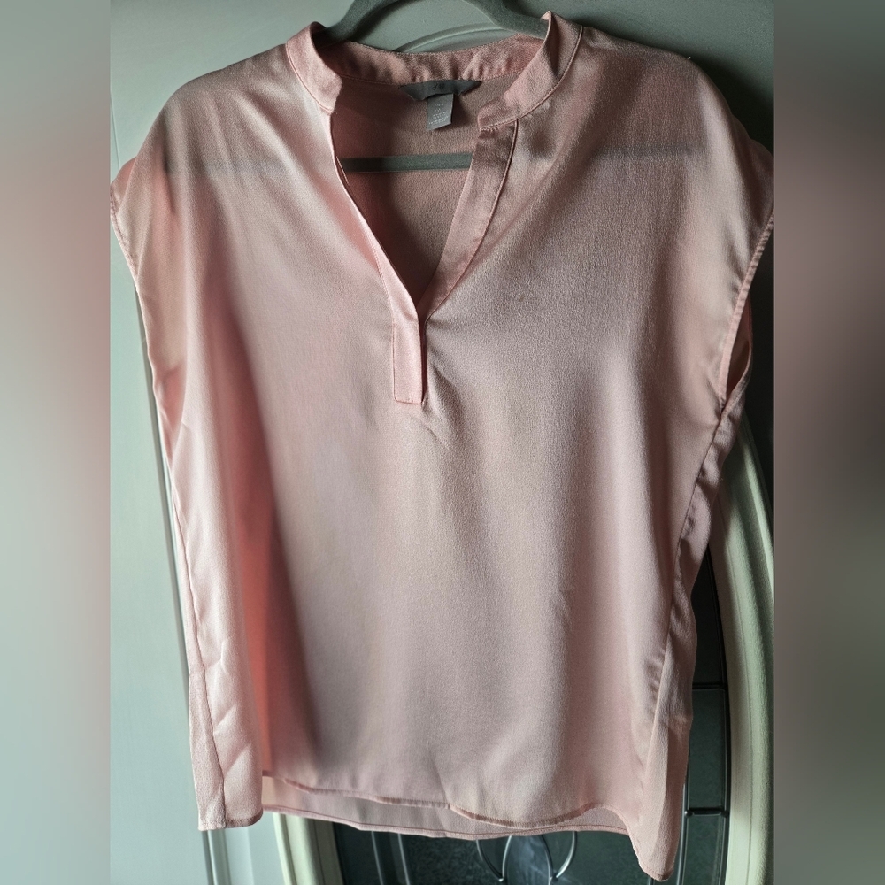 H&M Baby‎ Pink V-Neck Blouse ~ Small